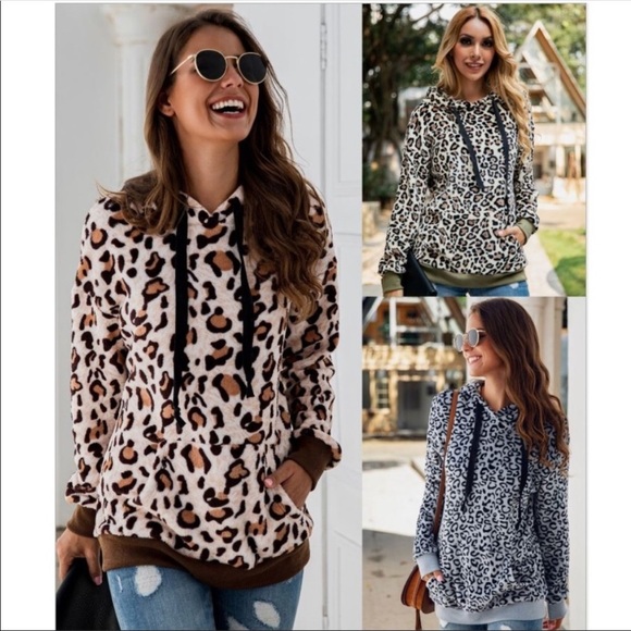 2xHost pick NWT Adorable leaped print hoodie - Picture 3 of 6